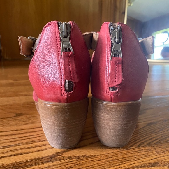 Pink Leather Wedges - Picture 4 of 9